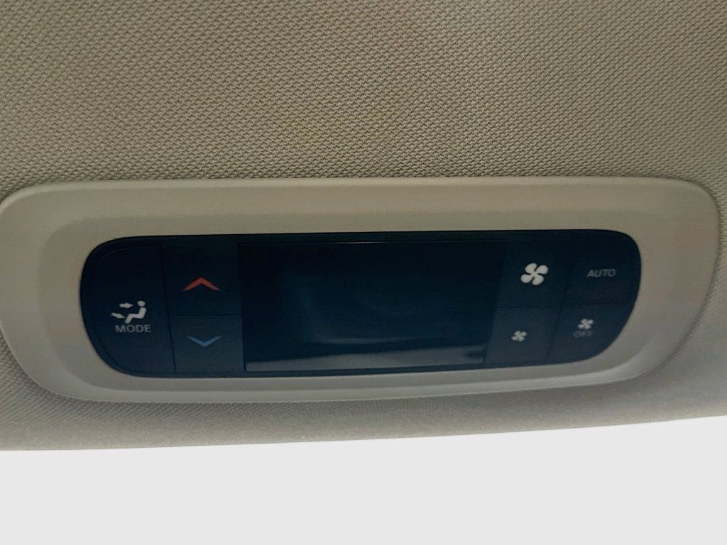 Used 2024 Chrysler Pacifica Touring-L FWD image 33