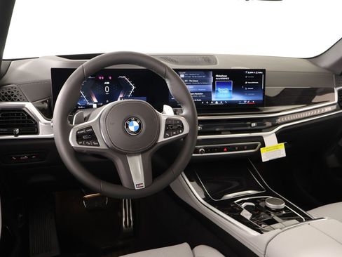 New 2026 BMW X5 xDrive40i w/ M Sport Package AWD/4WD image 2