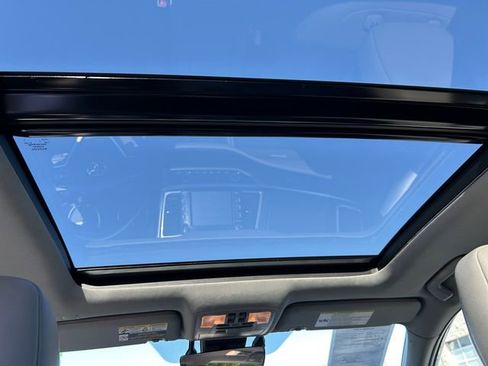 Certified 2019 Toyota Highlander Limited Platinum AWD/4WD image 24