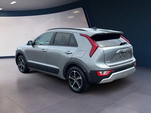 Certified 2023 Kia Niro EX FWD image 3