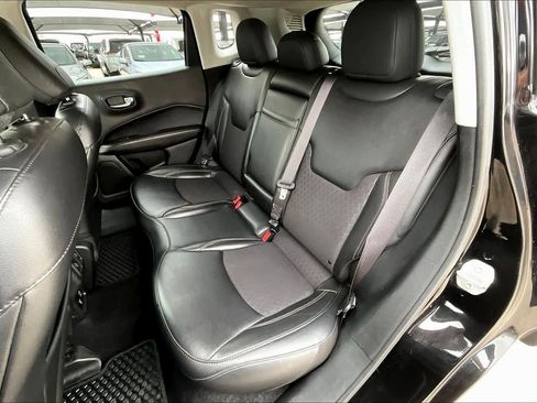 Used 2019 Jeep Compass Latitude w/ Cold Weather Group image 18