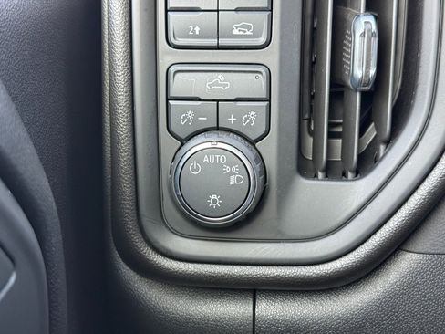 Certified 2022 Chevrolet Silverado 1500 Custom image 32