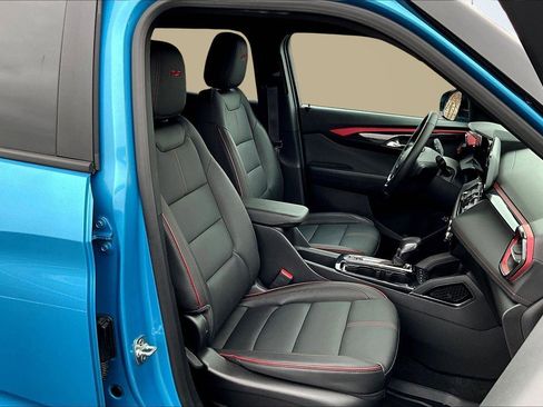 Used 2025 Chevrolet TrailBlazer RS w/ Convenience Package image 8