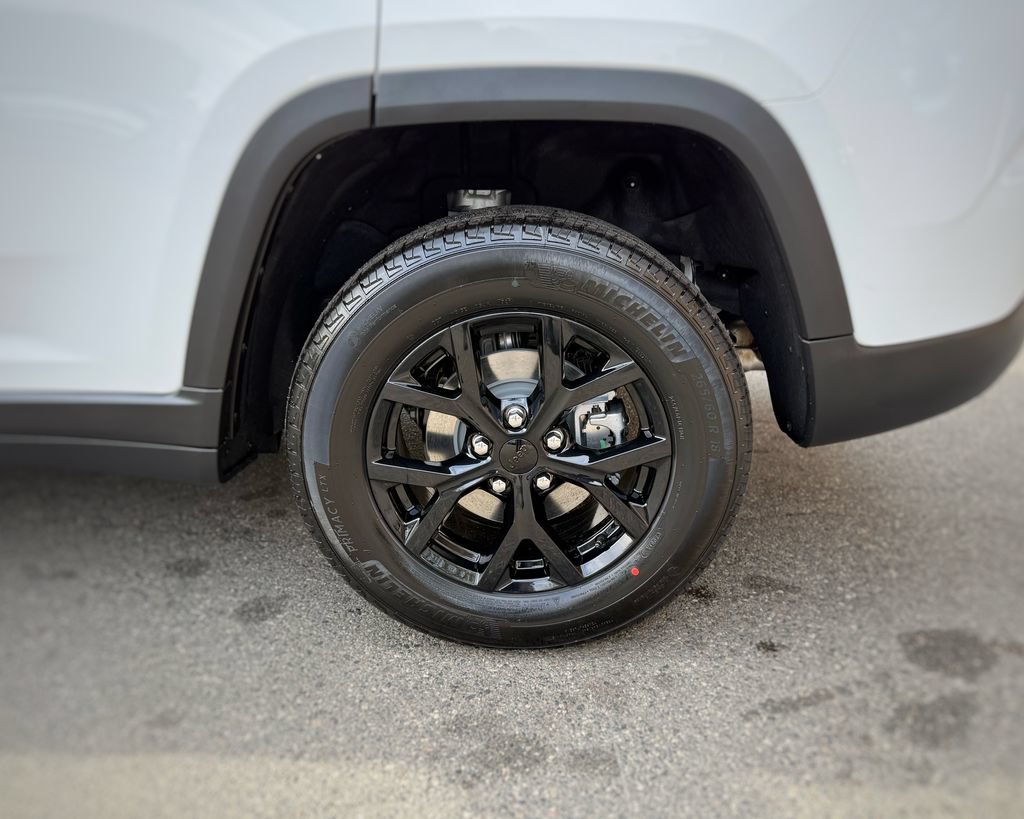 New 2026 Jeep Grand Cherokee Altitude AWD/4WD image 16