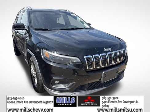 Used 2019 Jeep Cherokee Latitude Plus w/ Comfort/Convenience Group FWD image 2