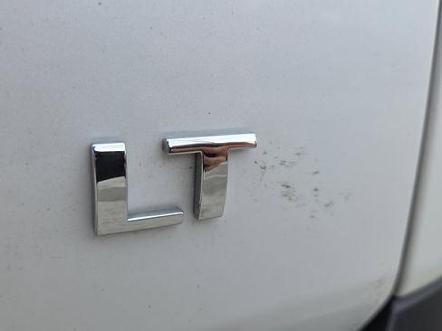 Used 2023 Chevrolet Traverse LT image 19