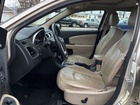 Used 2013 Chrysler 200 Limited image 17