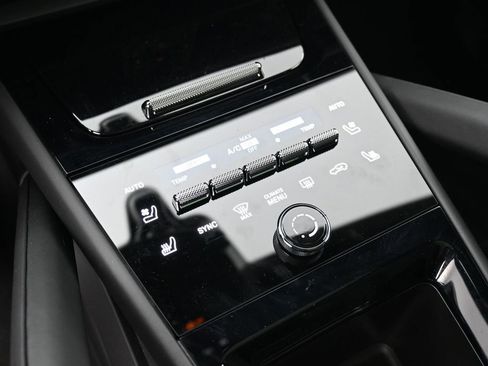 Certified 2025 Porsche Cayenne E-Hybrid AWD/4WD image 23