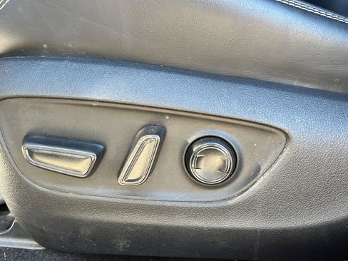 Used 2022 Toyota RAV4 XLE Premium image 16