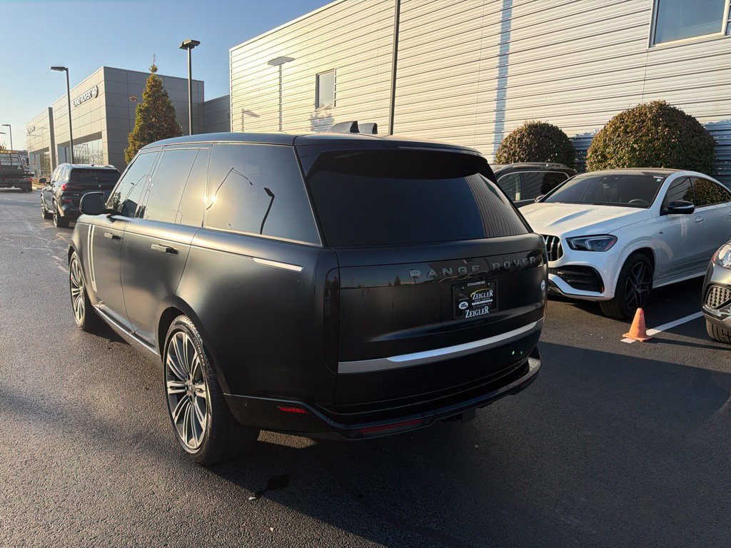 Used 2023 Land Rover Range Rover SV AWD/4WD image 3