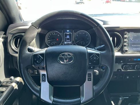 Used 2022 Toyota Tacoma Limited image 31