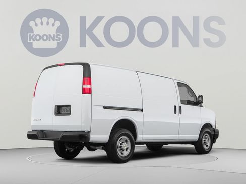 Used 2022 Chevrolet Express 2500 w/ Driver Convenience Package RWD image 4