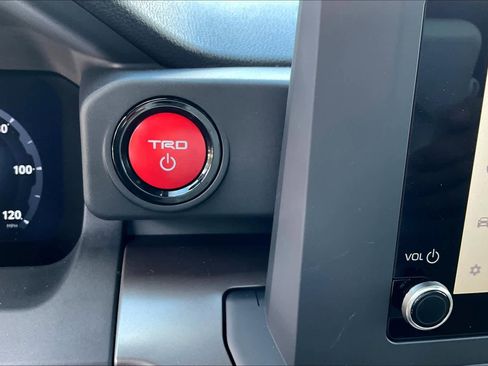 Used 2024 Toyota Tacoma TRD Sport image 18