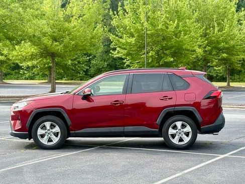 Used 2019 Toyota RAV4 XLE FWD image 3