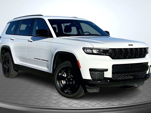 Used 2023 Jeep Grand Cherokee L Laredo image 12