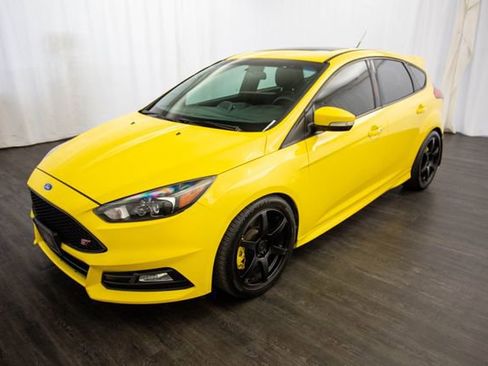Used 2017 Ford Focus ST w/ Equipment Group 402A image 3