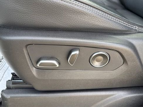 Used 2023 GMC Yukon Denali w/ Denali Reserve Package image 18