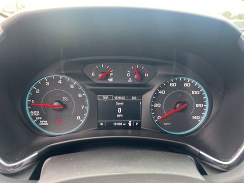 Used 2018 Chevrolet Equinox LT image 11