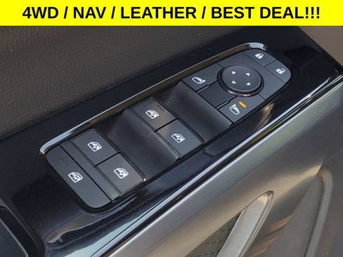 Used 2024 Nissan Pathfinder SL AWD/4WD image 11