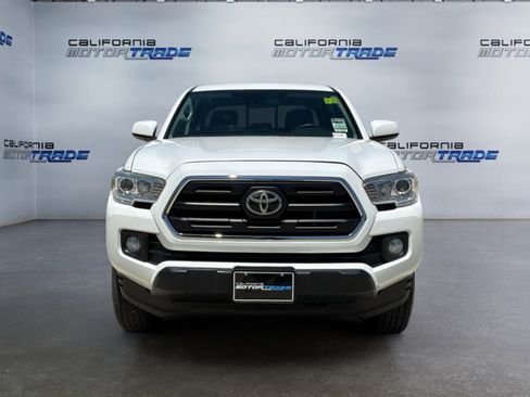 Used 2018 Toyota Tacoma SR5 RWD image 2