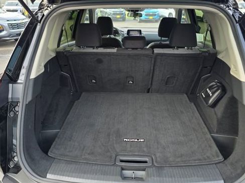 Used 2023 Nissan Rogue SV image 11