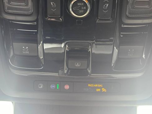 Used 2025 Cadillac Escalade V AWD/4WD image 46