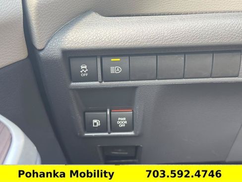Used 2024 Toyota Sienna XLE FWD image 14