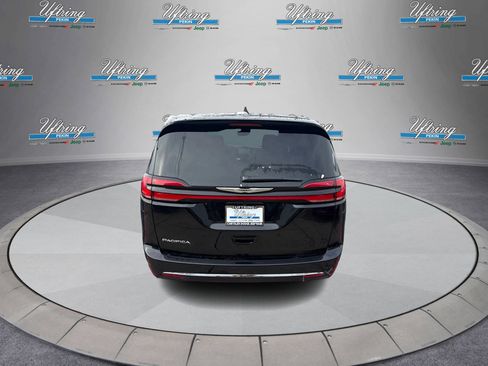 New 2026 Chrysler Pacifica Select image 4