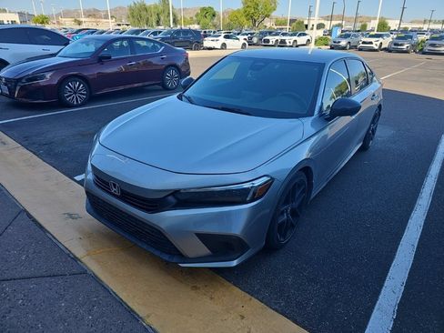 Used 2023 Honda Civic Sport image 2
