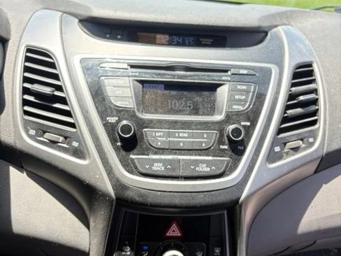 Used 2016 Hyundai Elantra SE FWD image 12