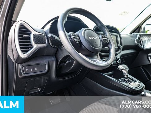 Used 2025 Kia Soul LX w/ LX Technology Package FWD image 27