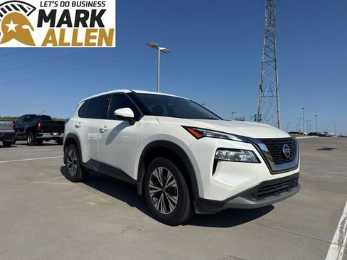 Used 2021 Nissan Rogue SV image 1