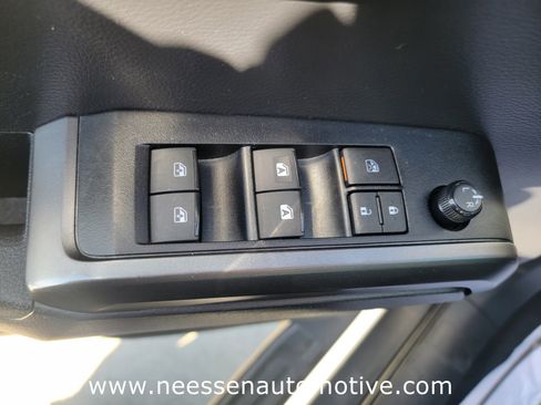 Used 2022 Toyota Tacoma TRD Off-Road w/ Technology Package image 16