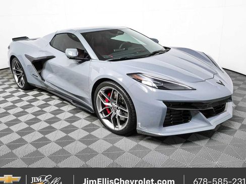 Used 2025 Chevrolet Corvette Z06 RWD image 1