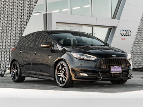 Used 2015 Ford Focus ST w/ Equipment Group 402A image 1
