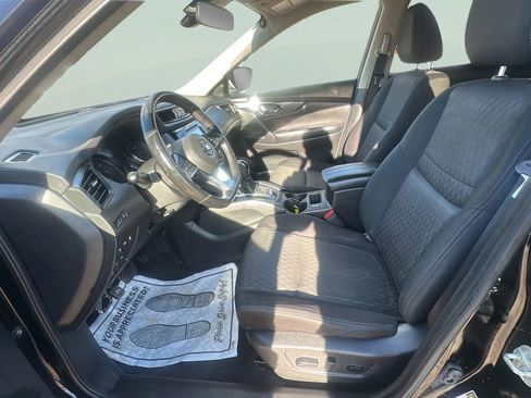 Used 2019 Nissan Rogue SV image 17