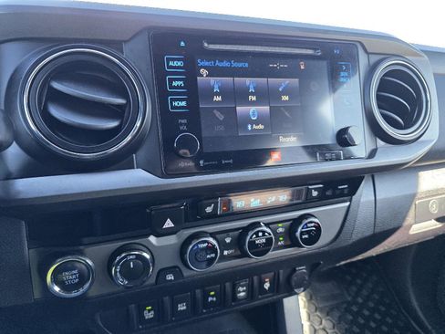 Used 2017 Toyota Tacoma TRD Off-Road image 18