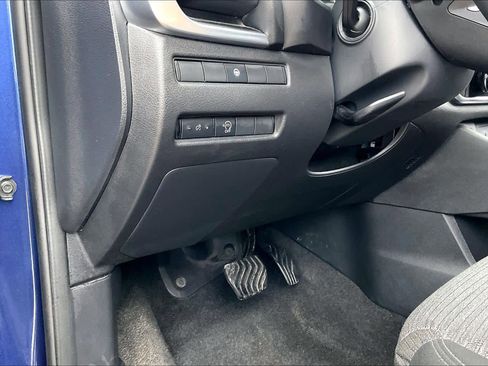 Used 2023 Nissan Rogue SV image 35