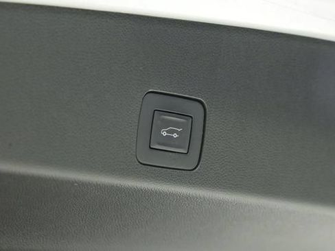 Used 2021 Buick Encore GX Select w/ Sport Touring Package FWD image 30