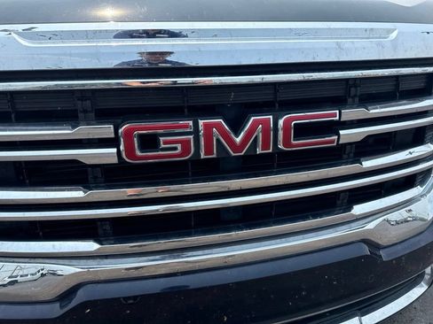 Used 2022 GMC Acadia SLE w/ Driver Convenience Package FWD image 28