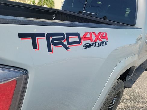Used 2020 Toyota Tacoma TRD Sport w/ TRD Premium Sport Package AWD/4WD image 7