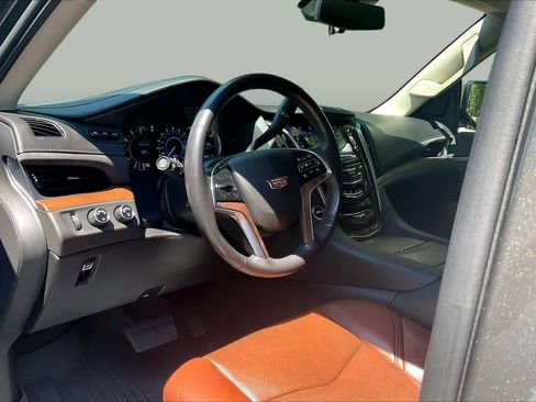 Used 2020 Cadillac Escalade Premium Luxury AWD/4WD image 16