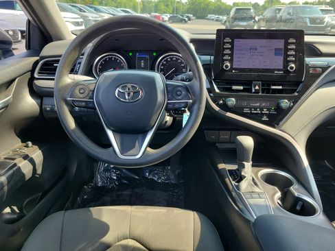 Used 2024 Toyota Camry LE image 10