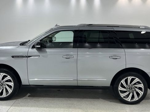Used 2023 Lincoln Navigator Reserve image 1