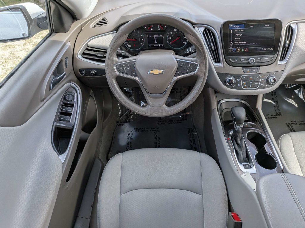 Used 2025 Chevrolet Malibu LT FWD image 14
