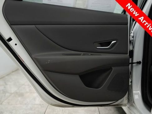 Used 2023 Hyundai Elantra SEL w/ Convenience Package image 19