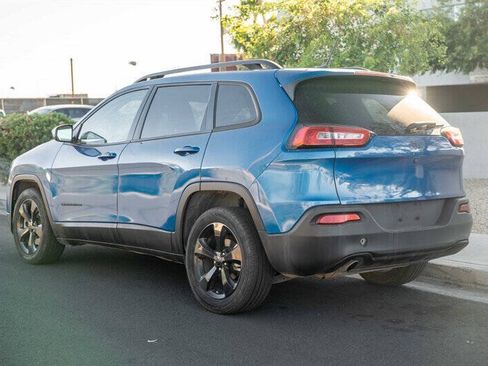 Used 2018 Jeep Cherokee Latitude w/ Altitude Package FWD image 3