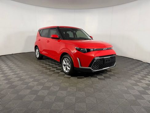Used 2025 Kia Soul S FWD image 2
