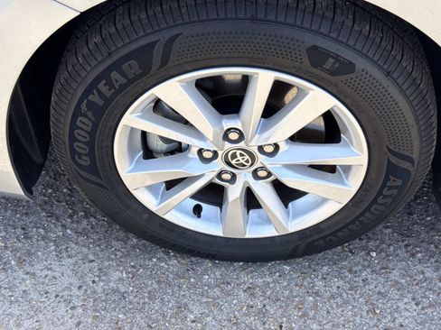 Used 2025 Toyota Camry LE w/ Convenience Package image 10