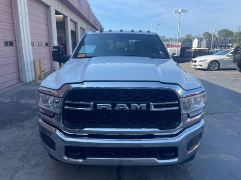 Used 2024 RAM 3500 Tradesman w/ Chrome Appearance Group AWD/4WD image 2